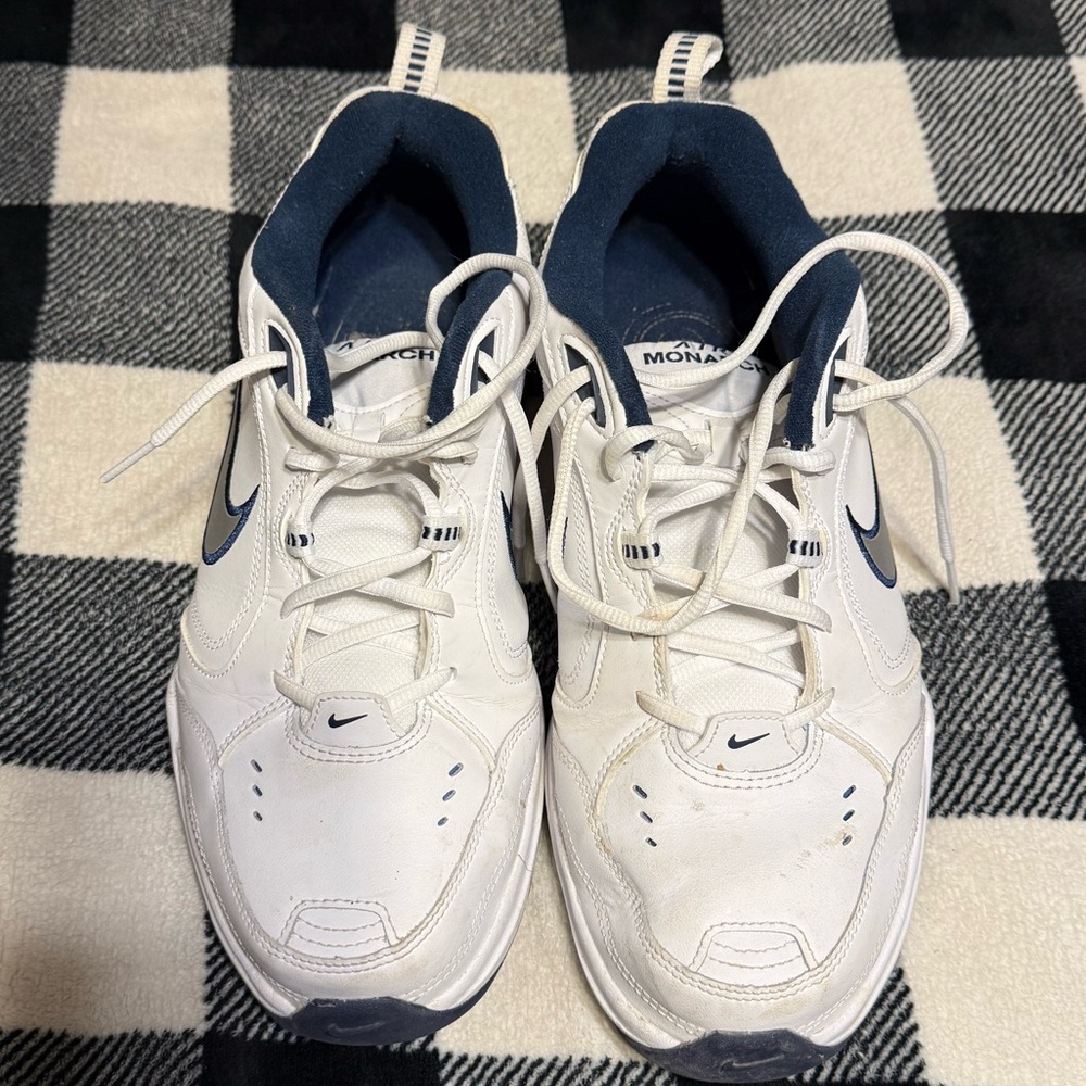 Men’s Nike Air Monarch Shoe